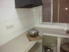 一室兩廳，精裝修，有家具，拎包可?。? title=