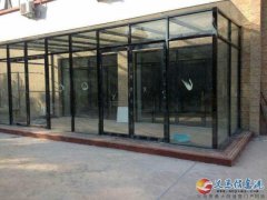 制作安裝玻璃門，不銹鋼門，自動門，玻璃櫥窗