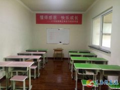 體育場教室出租 自帶桌椅板凳黑板