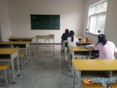 體育場教室出租 自帶桌椅板凳黑板