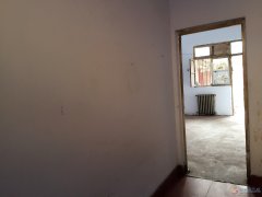 東工地百貨樓后，商用家住都可，門面三室兩廳另帶自己蓋的小院，