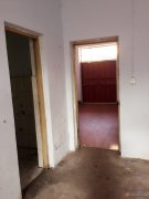 東工地百貨樓后，商用家住都可，門面三室兩廳另帶自己蓋的小院，