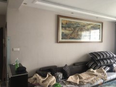 二高對(duì)面禮召社區(qū)內(nèi)有一套三樓124平方三室兩廳一衛(wèi)精裝修房子