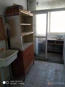 常苑東區(qū)19號樓六樓水電暖齊全，有簡單家具，陽臺已封。