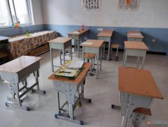 30元一套8成--95成不同新舊程度學生課桌處理，藍色黃色可