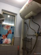 水、電、暖、空調(diào)、熱水器、家具齊全，月租300元