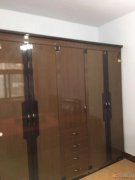 水、電、暖、空調(diào)、熱水器、家具齊全，月租300元