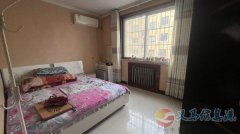 連銀小區(qū)二區(qū)4樓東戶，三室一廳 71平，電水燃暖全通。