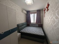 出租:龍山街附近3室1廳90㎡，低樓層、普裝、800元/