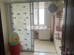 銀杏小區(qū)，三室兩廳，138平，普裝，有證，27,5萬
